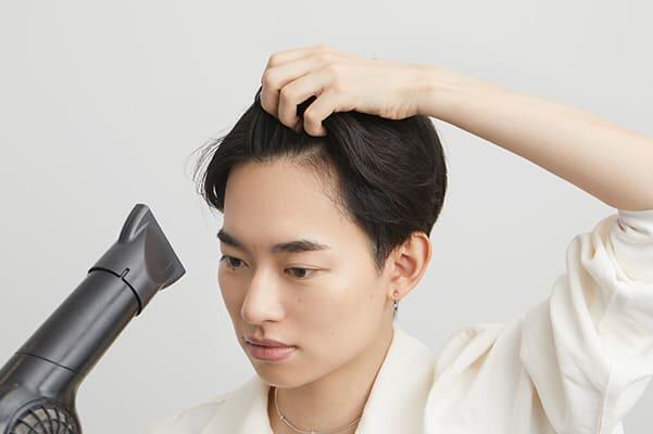 「クール」な印象にしたい時の前髪セット方法
